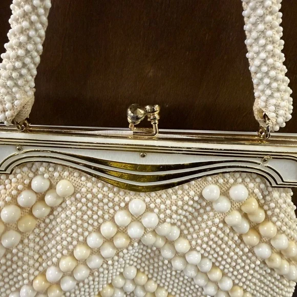 Vintage Beaded Hong Kong Elegant Cream lined Kisslock Handbag - Picture 11 of 14